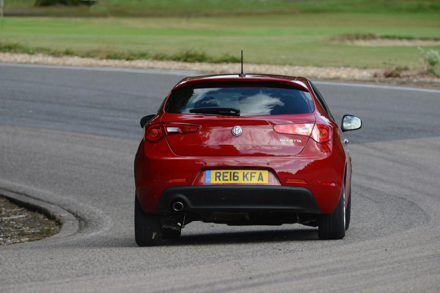  Alfa Romeo Giulietta 2016 года  (UK) (фото 4 из 44)